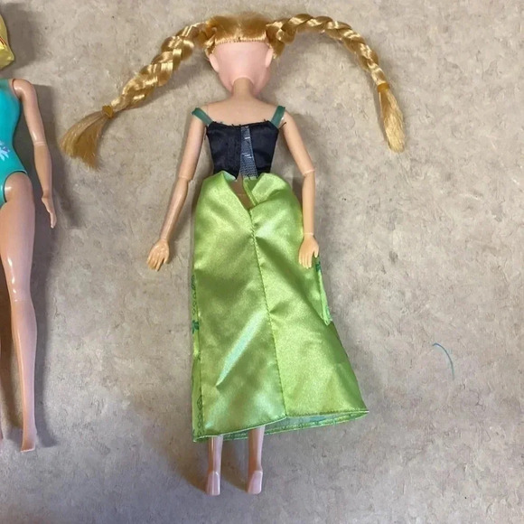 Doll Bundle -Barbies and Elsa Doll - Picture 10 of 10